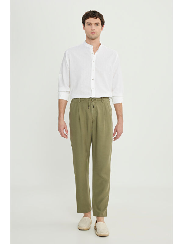 Altınyıldız Classics Erkek Haki Yumuşak Dokulu Slim Fit Dar Kesim Beli Bağlamalı Yan Cep Pantolon