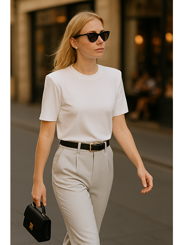 Madmext Beyaz %100 Pamuk Vatkalı Oversize Kadın T-Shirt Mg2442