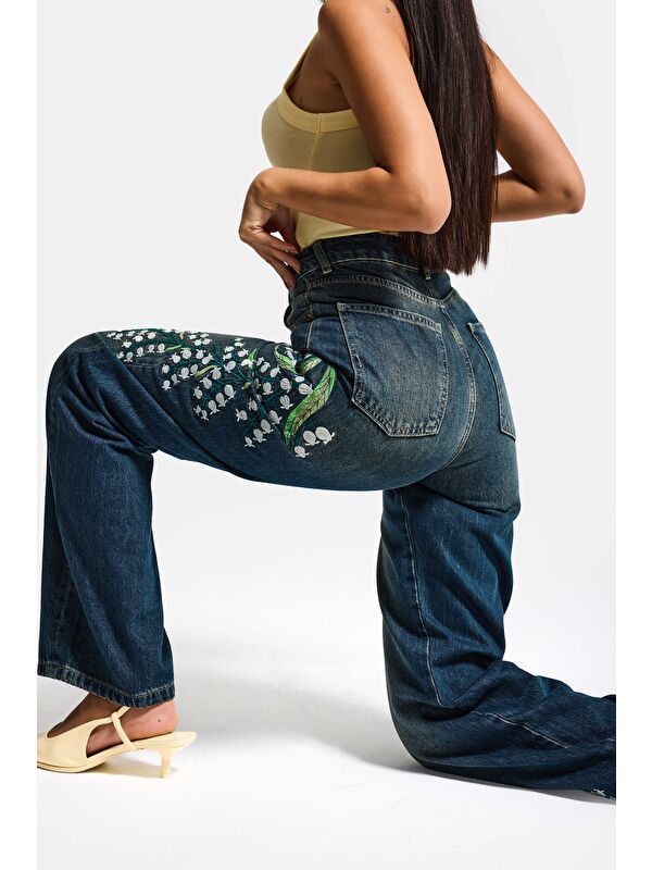It's Basic Kadın T.Kot Rengi 2w5-31 Straight Fit Yüksek Bel Özel Çiçek Kuş Nakışlı Tasarım Denim Jean