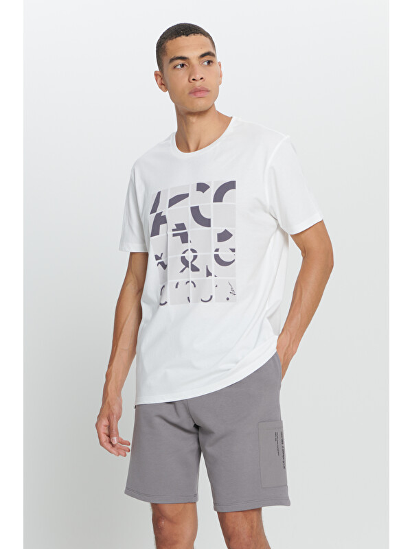 AC&Co / Altınyıldız Classics Erkek Beyaz Standart Fit Normal Kesim %100 Pamuk Baskılı Bisiklet Yaka Tişört