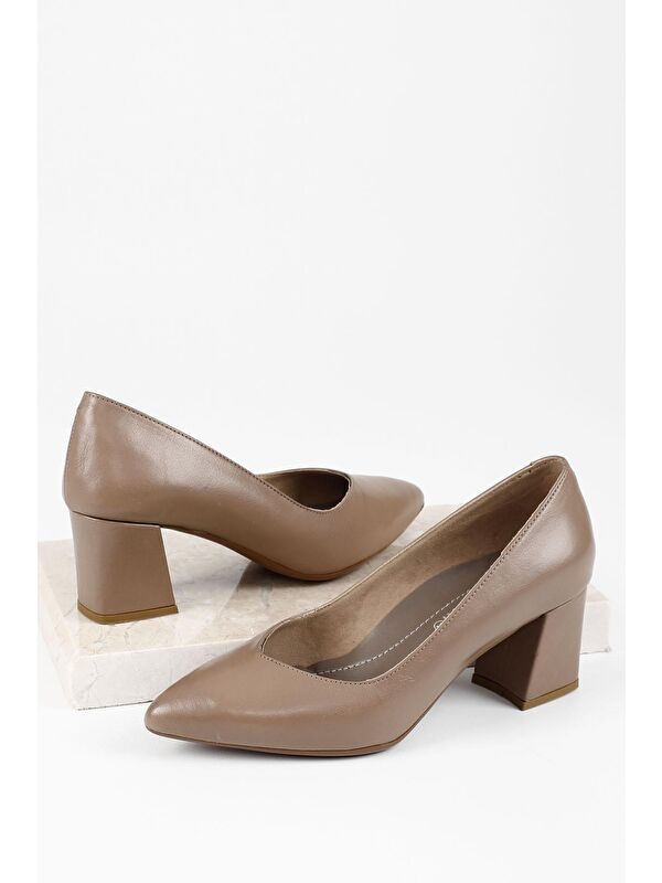 VİZON Hakiki Deri Sivri Burun Orta Kalın Topuklu Kadın Ayakkabı 24170 - Görsel 3