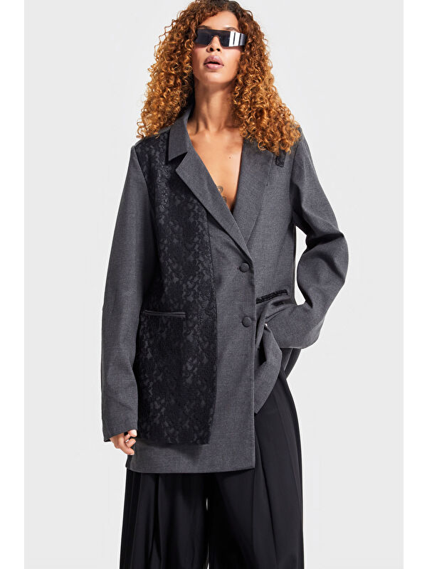 It's Basic Kadın Antrasit Renk Dantel Detaylı Özel Tasarım Oversize Kruvaze Kumaş Ceket