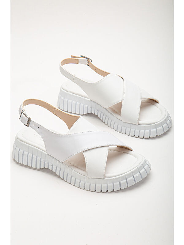Kadın Beyaz Kalın Poli Taban Bilekten Bağlamalı Çapraz Bantlı Sandalet - Görsel 2