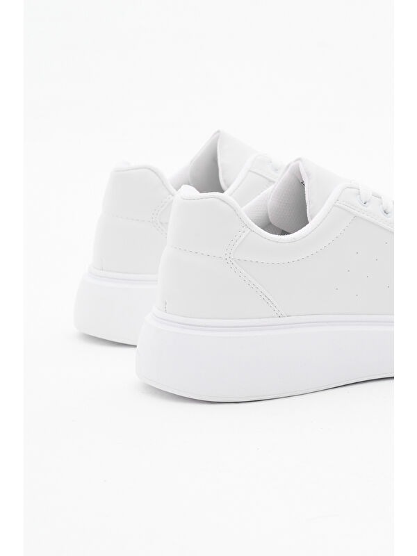 Kadın Beyaz Rahat Kalıp Yüksek Poli Taban Bağcıklı Spor Ayakkabı - Görsel 6