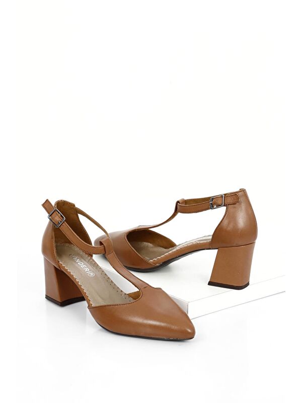 Gonderi(r) Bej Gonderi(r) Hakiki Deri Sivri Burun Bilek Bağlı Orta Kalın Topuklu Kadın Ayakkabı 24182