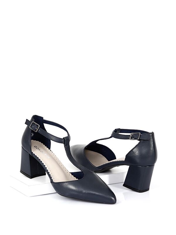 Gonderi(r) Bej Gonderi(r) Hakiki Deri Sivri Burun Bilek Bağlı Orta Kalın Topuklu Kadın Ayakkabı 24182