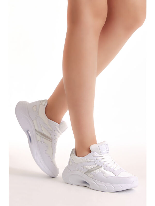 Kadın Beyaz Faylon Taban Şeritli Bağcıklı Spor Ayakkabı - Görsel 4