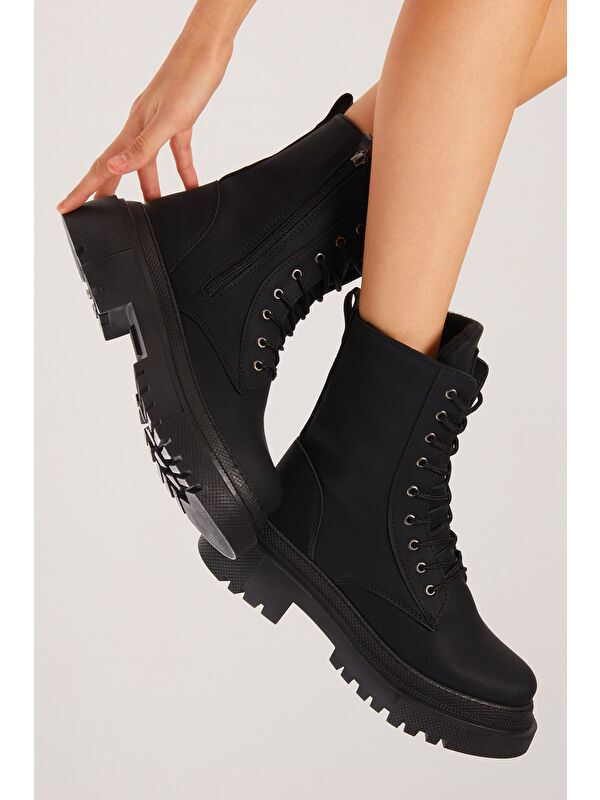 Kadın Siyah Cilt Rahat Kalıp Kalın Taban Bağcıklı ve Fermuarlı Bot - Görsel 4