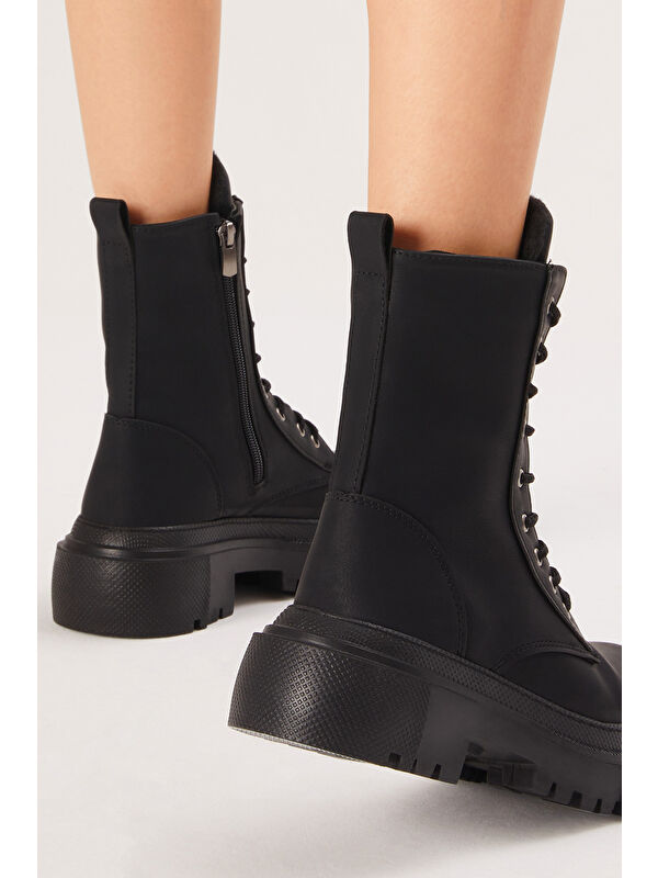 Kadın Siyah Cilt Rahat Kalıp Kalın Taban Bağcıklı ve Fermuarlı Bot - Görsel 6