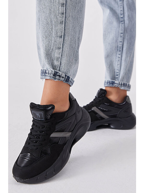 Kadın Siyah Faylon Taban Şeritli Bağcıklı Spor Ayakkabı - Görsel 4