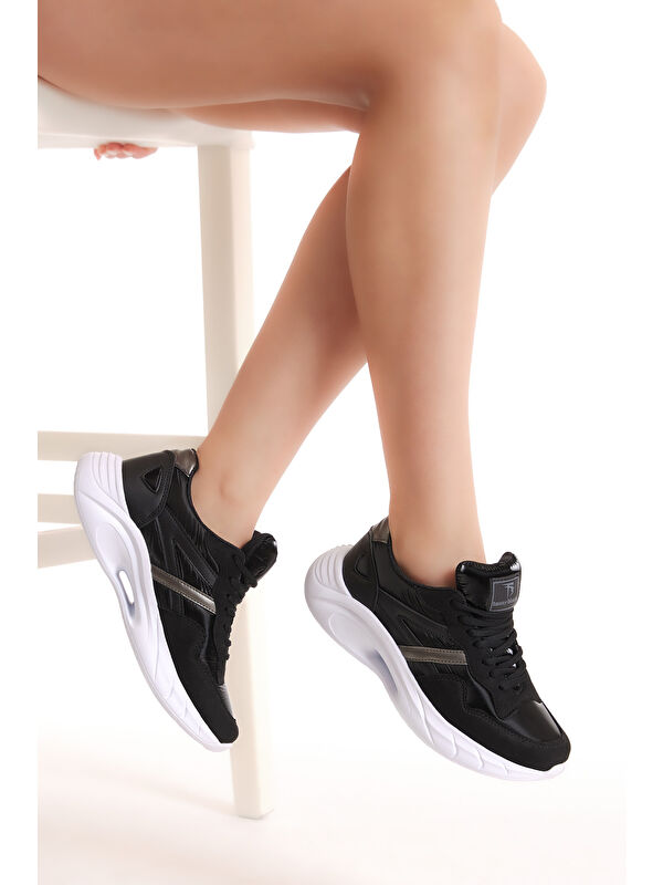 Kadın Siyah Beyaz Faylon Taban Şeritli Bağcıklı Spor Ayakkabı - Görsel 4
