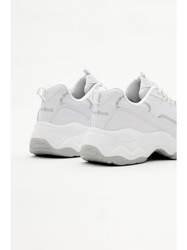 Kadın Beyaz Rahat Kalıp Yüksek Taban Bağcıklı Spor Ayakkabı - Görsel 6