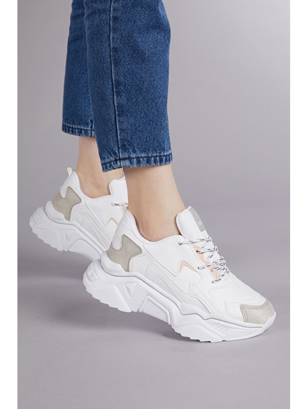 Kadın Beyaz Gri Rahat Kalıp Yüksek Taban Bağcıklı Spor Ayakkabı - Görsel 4