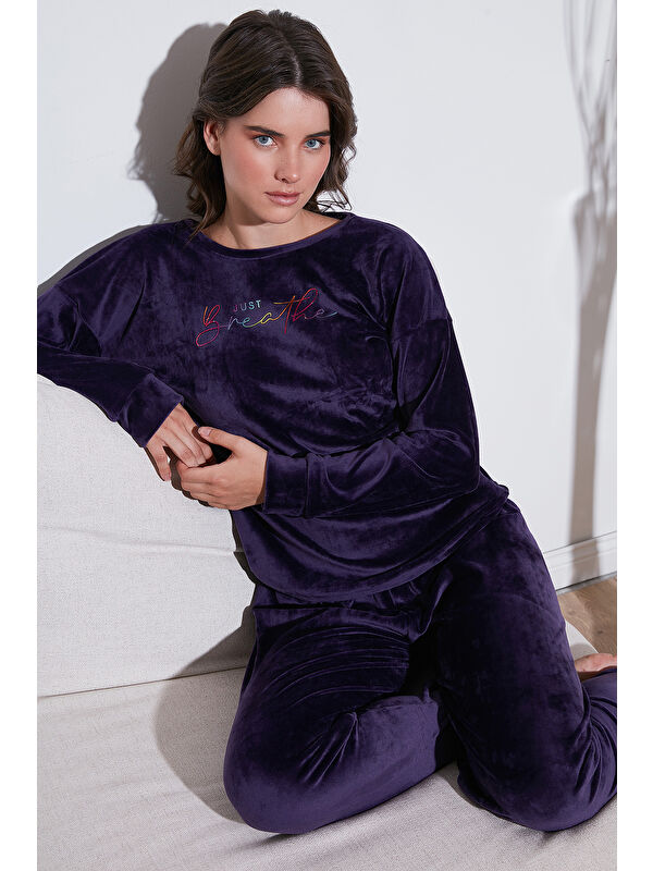 Lela Regular Fit Yumuşak Dokulu Kadife Kadın Pijama Takımı 6094200W4