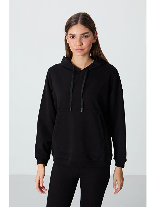 Tommylife Siyah Kompakt Pamuklu Kalın Pürüzsüz Dokulu Kapüşonlu Oversize Fit Kadın Sweatshirt   97291