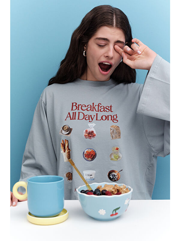 Manuka BASKILI CROP UZUN KOL T-SHIRT BREAKFAST