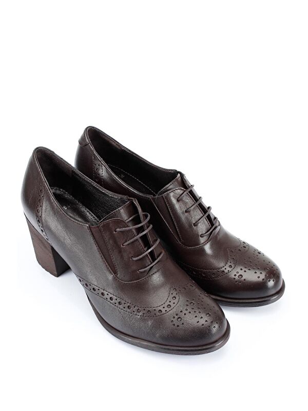 KAHVERENGİ Hakiki Deri Yuvarlak Burun Kalın Orta Topuklu Kauçuk Taban Bağcıklı Kadın Ayakkabı 24040 - Görsel 3