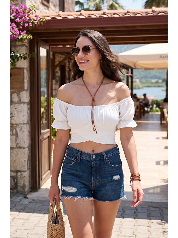 Lela Regular Fit Madonna Yaka Bağlama Detaylı Crop Kadın Bluz 6527017