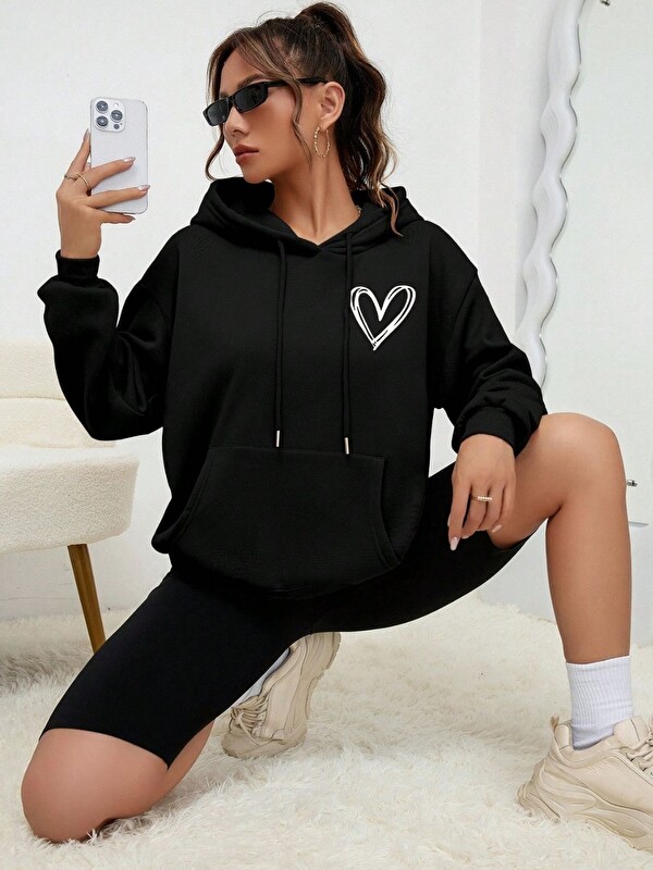Trendseninle Kadın Siyah Kalpli Baskı Oversize Kapüşonlu Sweatshirt Hoodie