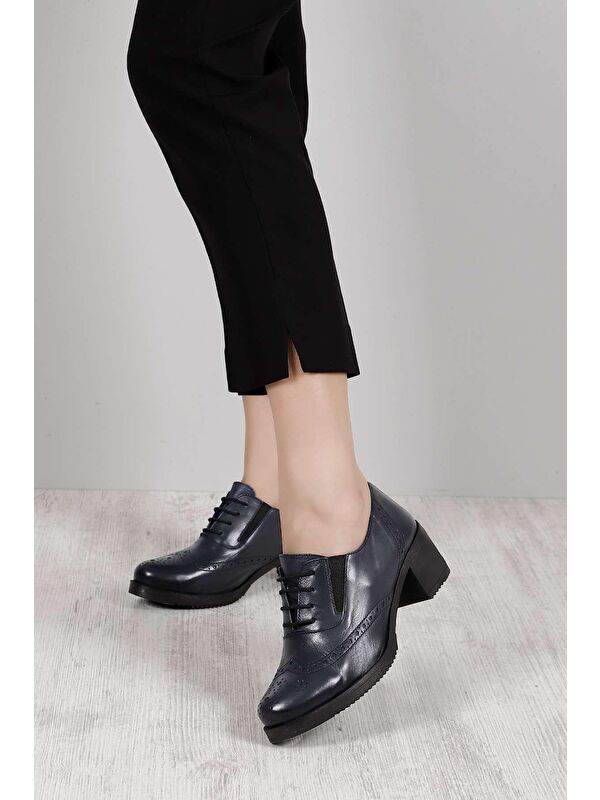 LACİVERT Hakiki Deri Yuvarlak Burun Orta Topuklu Kauçuk Taban Bağcıklı Kadın Ayakkabı 24231 - Görsel 2