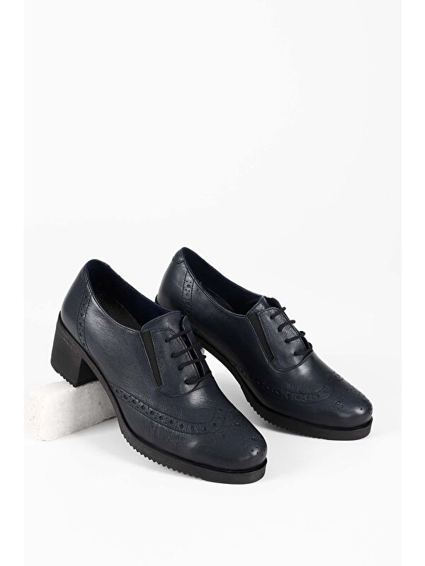 LACİVERT Hakiki Deri Yuvarlak Burun Orta Topuklu Kauçuk Taban Bağcıklı Kadın Ayakkabı 24231 - Görsel 3