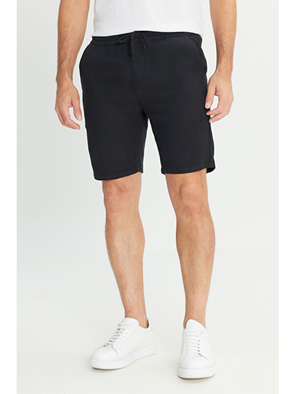 AC&Co / Altınyıldız Classics Erkek Siyah %100 Pamuk Comfort Fit Beli Bağlamalı Flamlı Yan Cep Şort