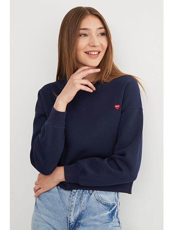 Fullamoda 3 İplik Kalp Nakışlı Bisiklet Yaka Sweatshirt