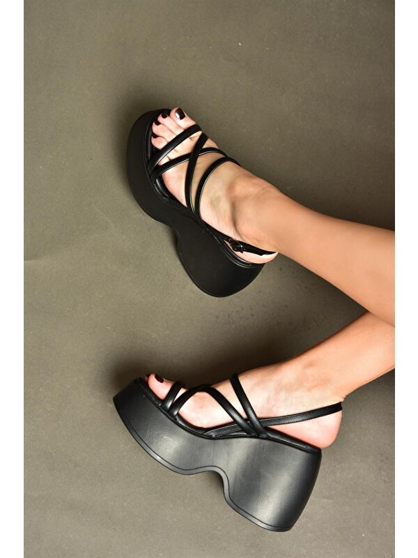 P973090409 Siyah Dolgu Taban Kadın Ayakkabı - Görsel 2