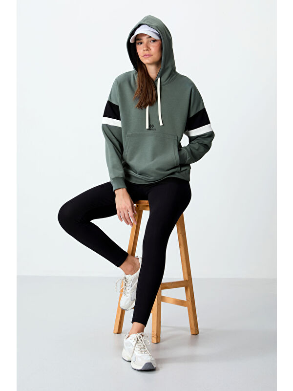 Tommylife Haki Kompakt Pamuklu Kalın Pürüzsüz Dokulu Kapüşonlu Oversize Fit Kadın Sweatshirt   97290