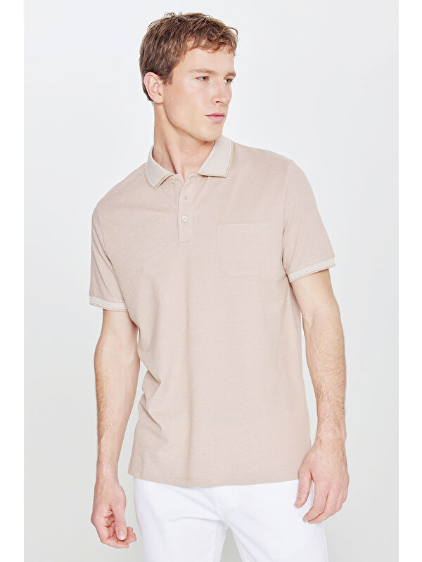 AC&Co / Altınyıldız Classics Erkek Bej-Beyaz Pamuklu Comfort Fit Rahat Kesim Polo Yaka Cepli Tişört