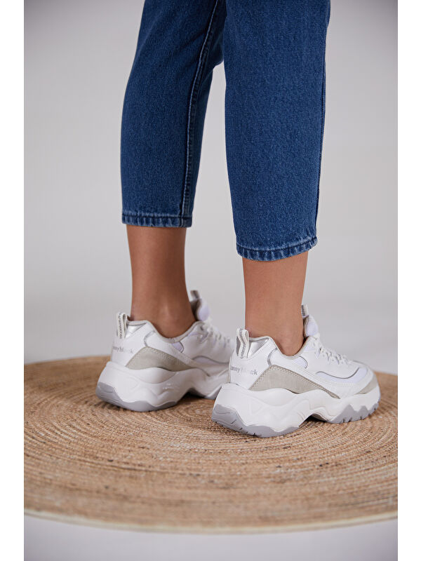 Kadın Beyaz Gri Rahat Kalıp Yüksek Taban Bağcıklı Spor Ayakkabı - Görsel 4