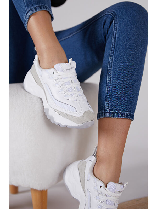 Kadın Beyaz Gri Rahat Kalıp Yüksek Taban Bağcıklı Spor Ayakkabı - Görsel 5
