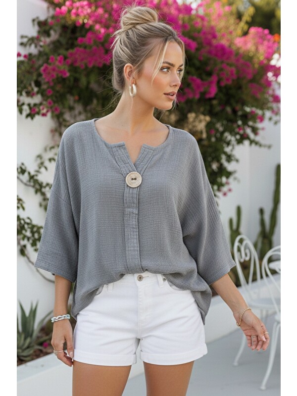 Chiccy Gri Havuz Yaka Düğmeli 3/4 Kol Yıkamalı Casual Müslin Dokuma Bluz 70 65