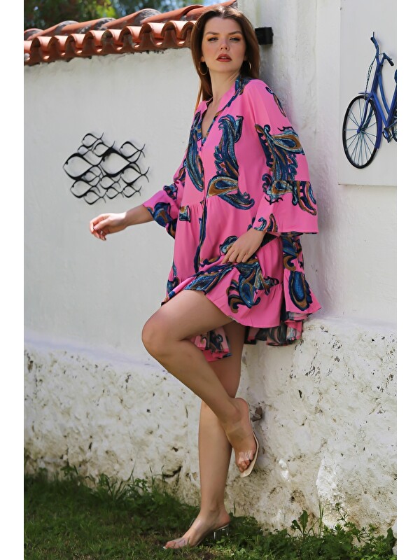Chiccy Pembe V Yaka Fırfırlı Kol Şal Desenli Düğmeli Eteği Fırfırlı Casual Viskon Dokuma Elbise 95 60