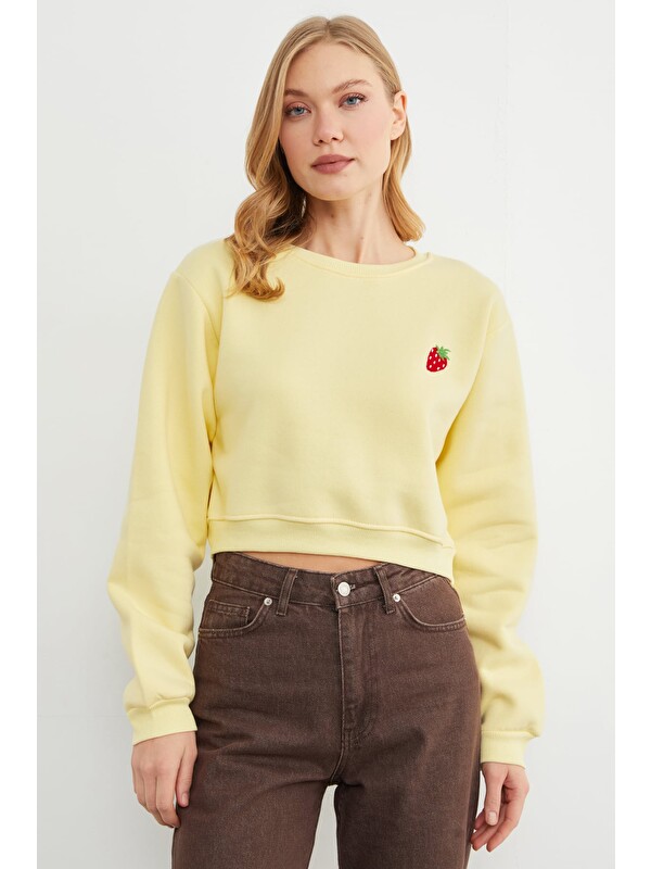 Fullamoda 3 İplik Çilek Nakışlı Crop Sweatshirt