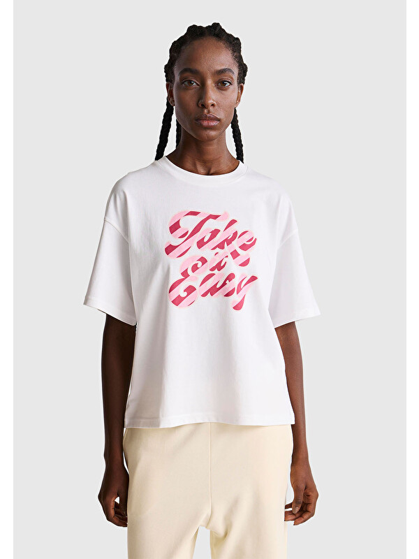 United Colors Of Benetton Kadın Beyaz-Pembe Yazılı %100 Pamuk Önü Yazı Baskılı Bisiklet Yaka T-Shirt
