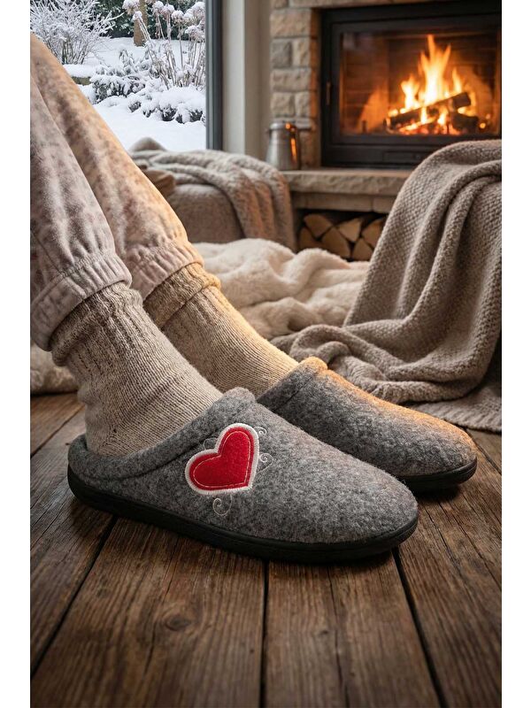 Gezer Gri Gezer Kışlık Ev Kadın Bahçe Comfort Taban Nakışlı Kalp Desenli Keçe Terlik