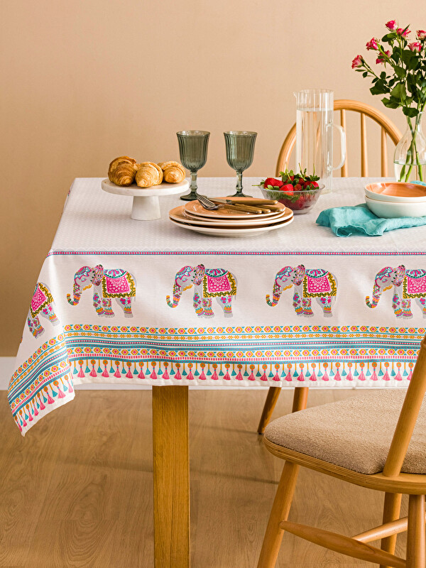 LCW HOME Fil Baskılı Masa Örtüsü 150x200 cm