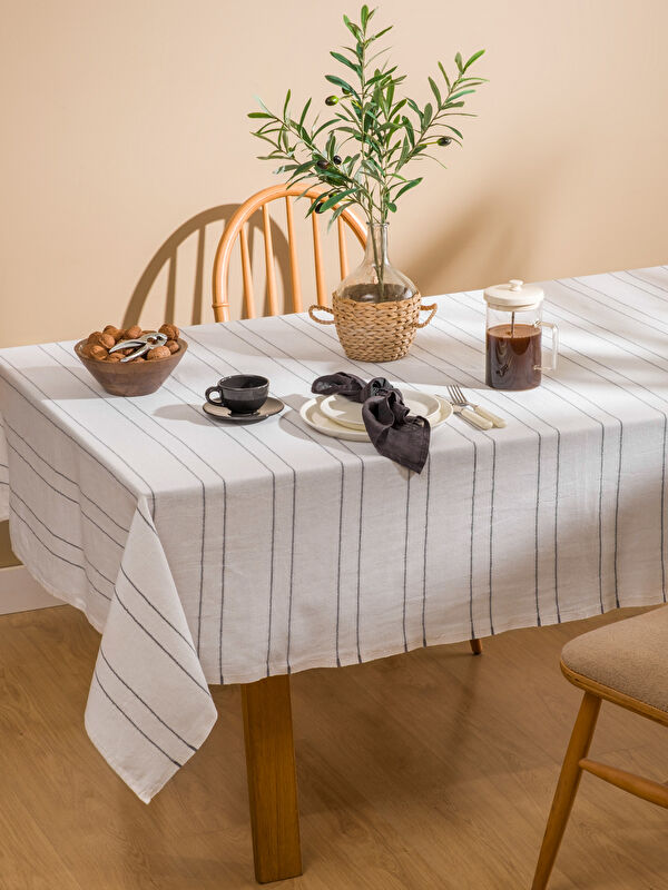 LCW HOME مفرش طاولة مخطط 150x200 سم