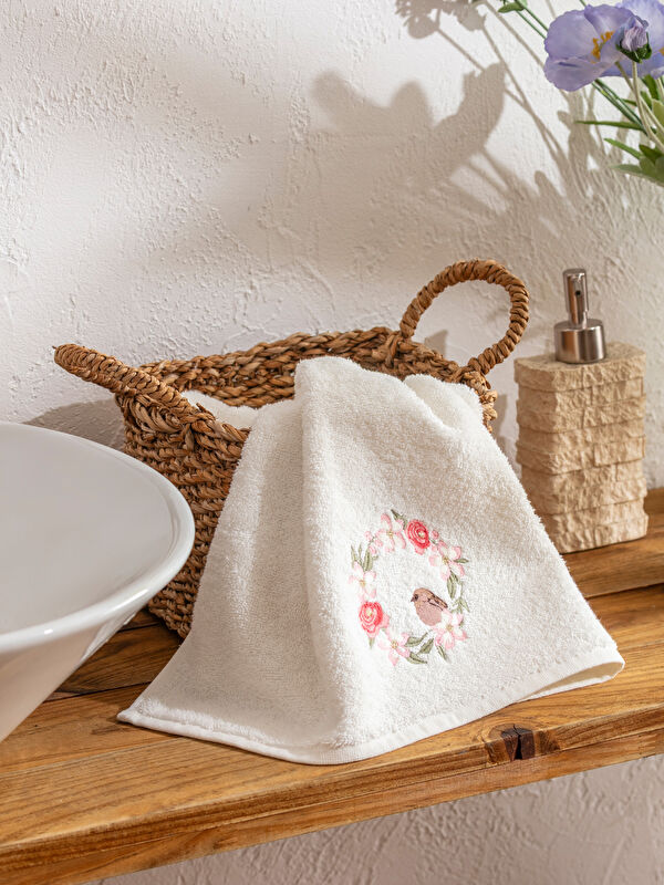 LCW HOME Çiçek Nakışlı Yüz Havlusu 50x80 cm