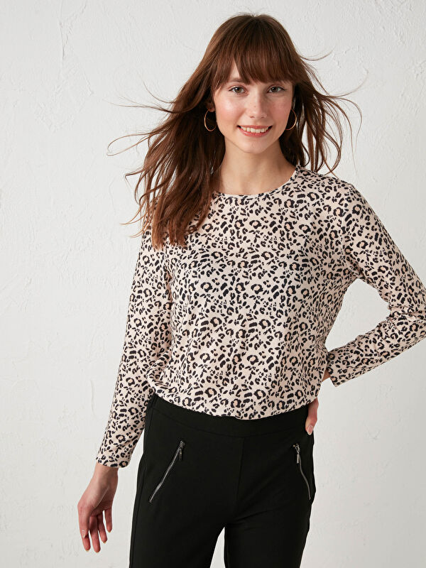 LCW Grace Leopard Figured T-Shirt