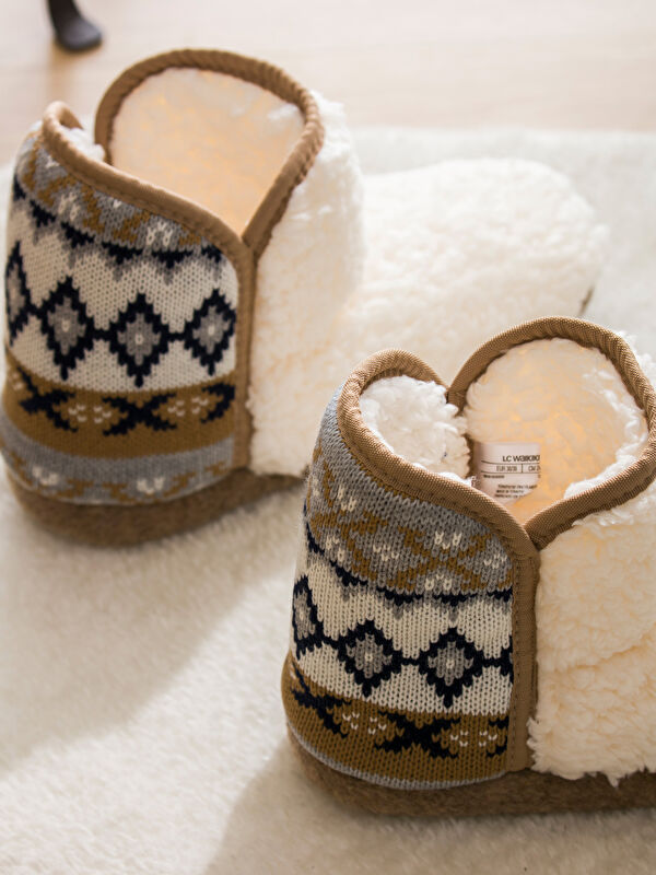 Nakışlı Kadın Pelüş Ev Botu - Görsel 4