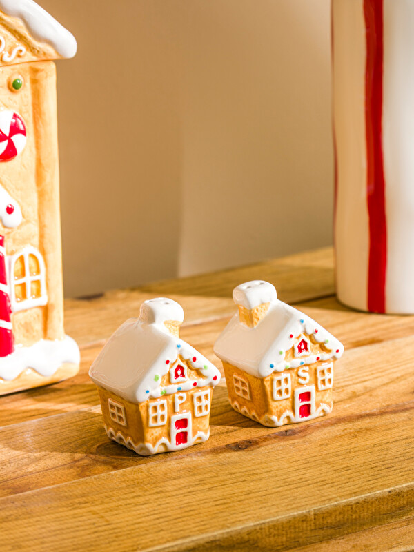 LCW HOME هزازات ملح وفلفل سيراميكية على شكل بيت كوكي.