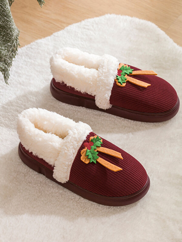 Yılbaşı Temalı Pelüş Kadın Ev Botu - Görsel 3