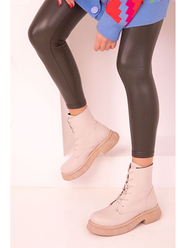 Süet Görünümlü Bağcıklı Kadın Bot - Görsel 3