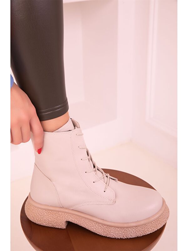 Süet Görünümlü Bağcıklı Kadın Bot - Görsel 5