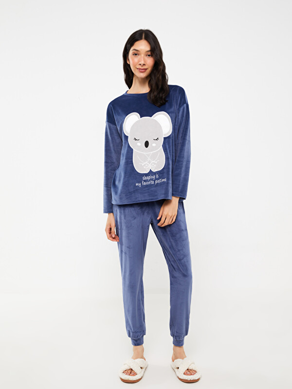 LCW Young Ensemble de Pyjama en Velours Brodé à Manches Longues et Col Rond pour Femmes