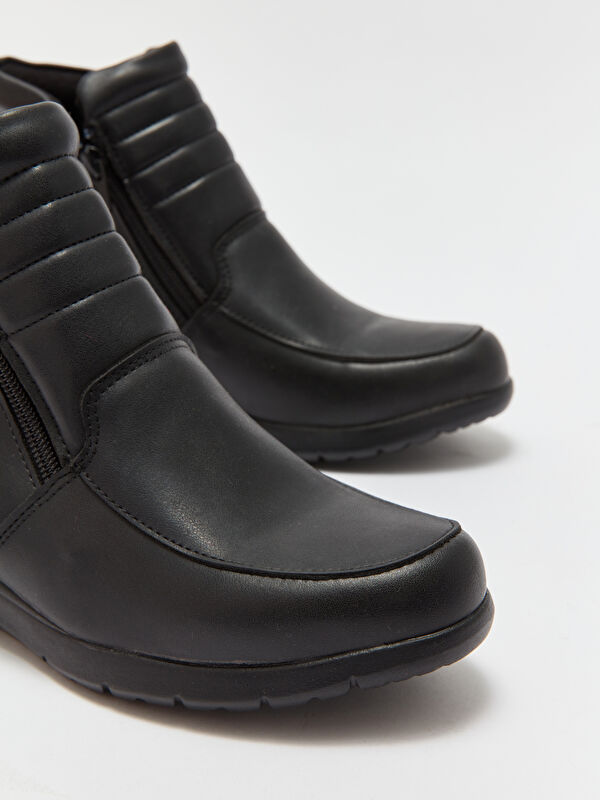 Deri Görünümlü Kadın Bot - Görsel 4