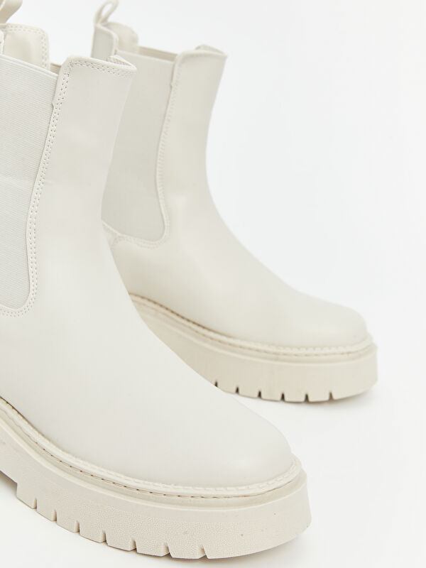 Deri Görünümlü Kadın Bot - Görsel 4