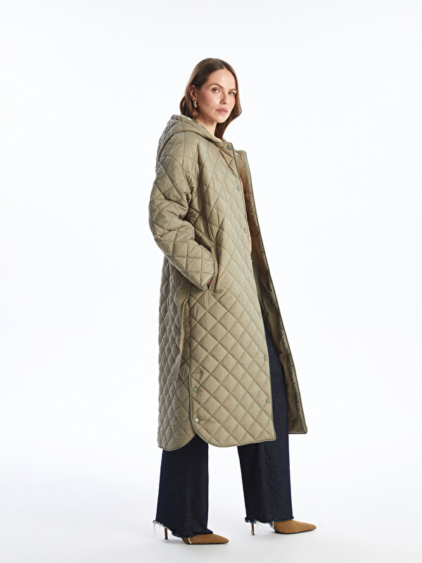 LCWAIKIKI Classic Kapüşonlu Kapitone Oversize Kadın Şişme Mont